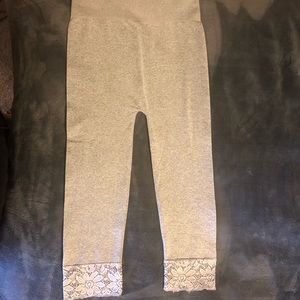 New Zenana Outfitters Capri Leggins